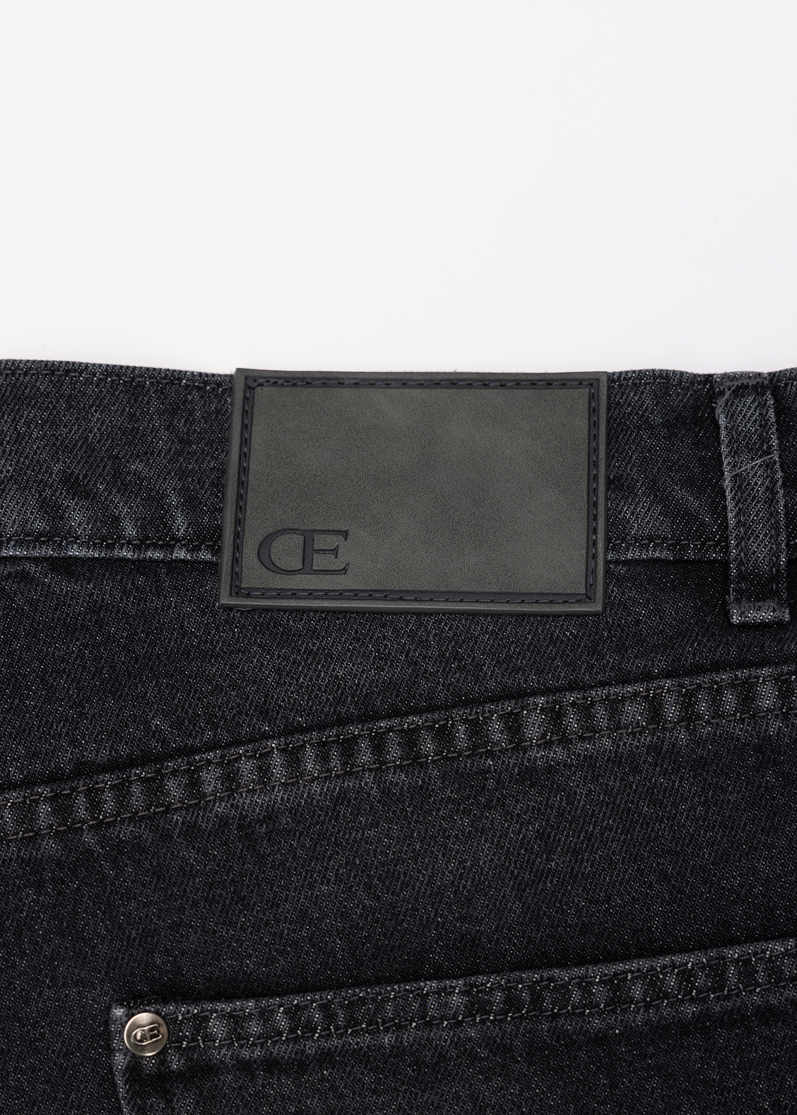 Boeuf Official Patch Jeans Herren mit Patches und Lederdetails, High Fashion Zürich